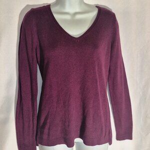 OLD NAVY stylish V-Neck knit sweater in size Medium